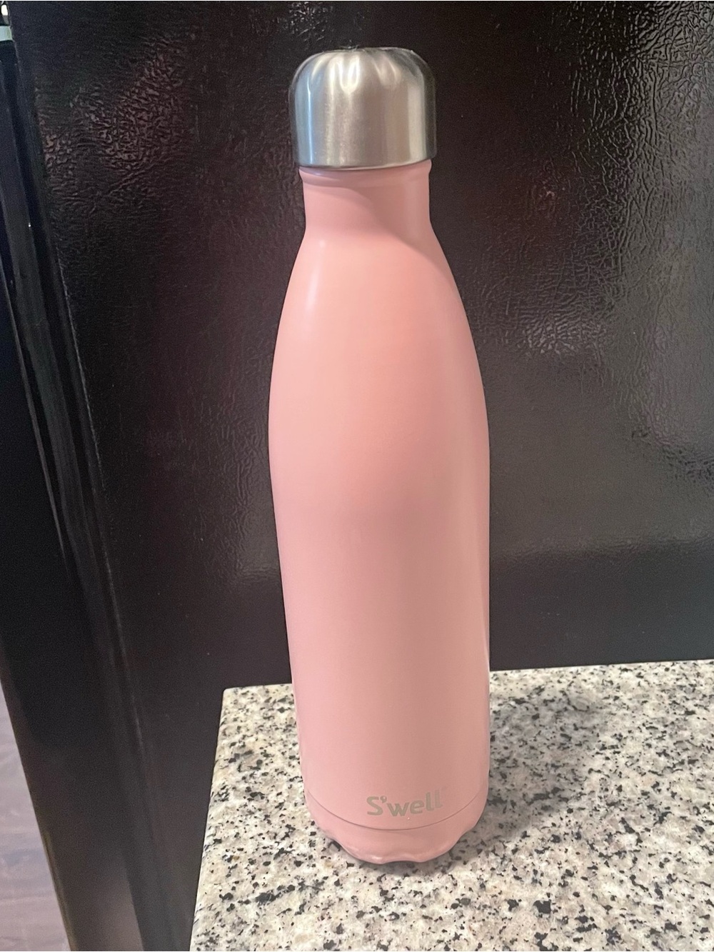 S'well 25 oz/ 750 mL Hot and Cold Insulated Bottle in Peony (Millenial Pink)